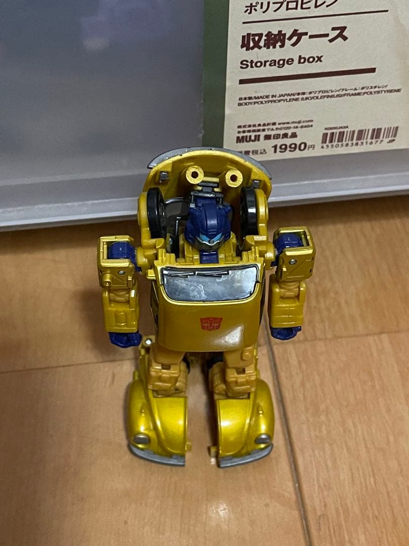 トランスフォーマー レガシー ゴールドバグBuzzworthyBumblebee