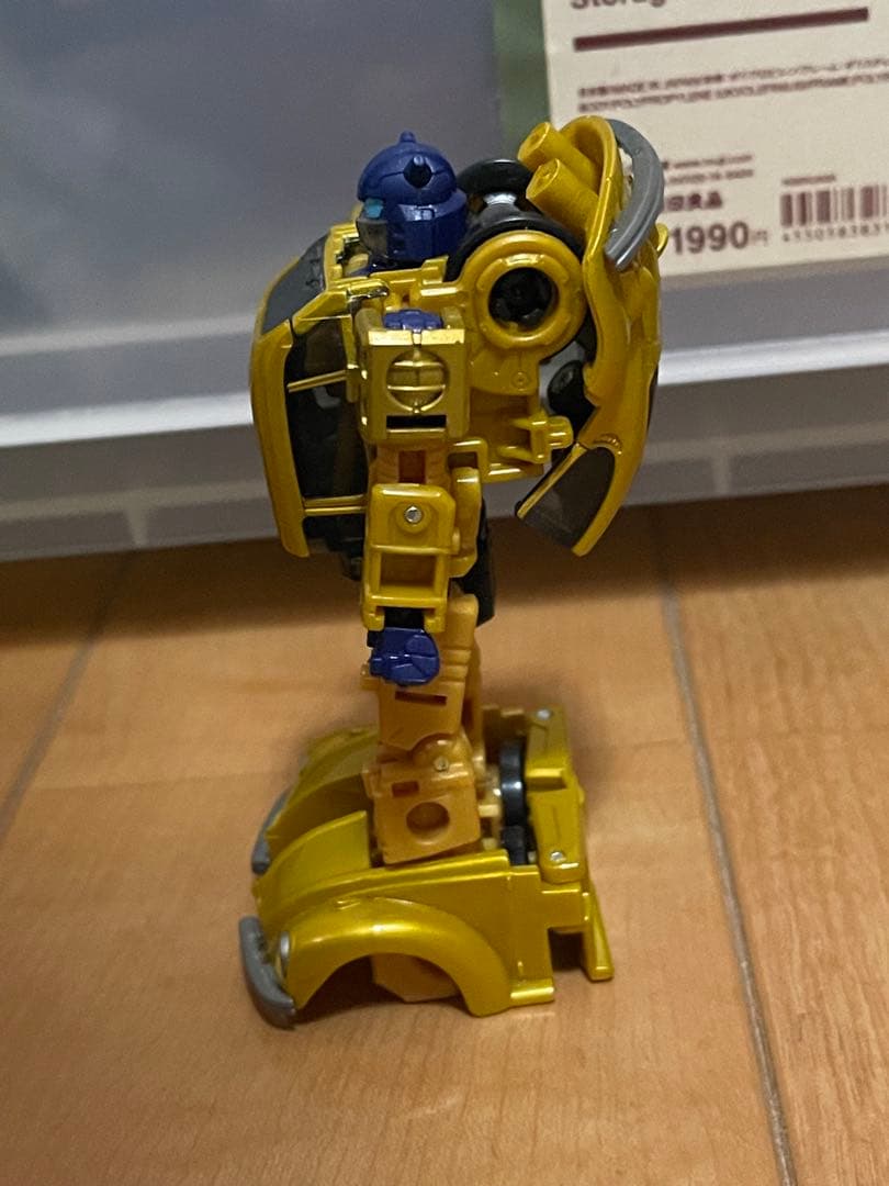 トランスフォーマー レガシー ゴールドバグBuzzworthyBumblebee