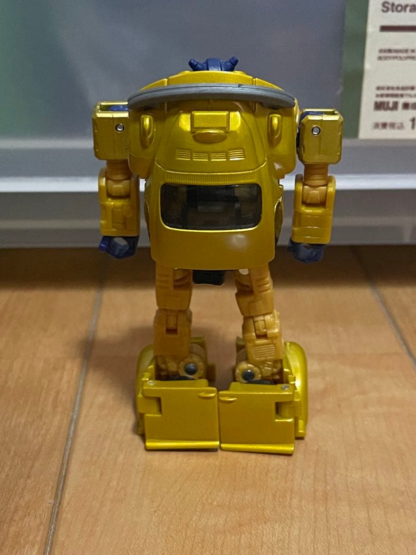 トランスフォーマー レガシー ゴールドバグBuzzworthyBumblebee
