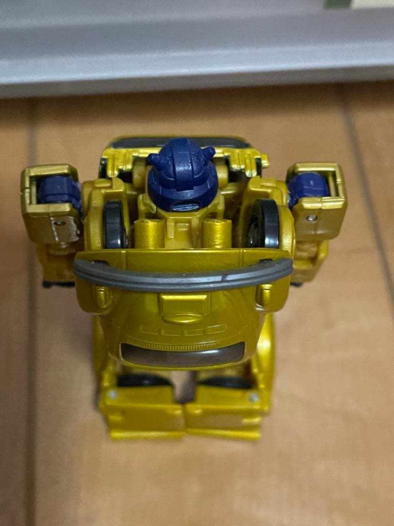 トランスフォーマー レガシー ゴールドバグBuzzworthyBumblebee