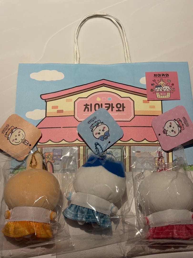 【韓国限定】化粧紙袋と限定ステッカー付きちいかわ 韓服　ぬいぐるみ セット