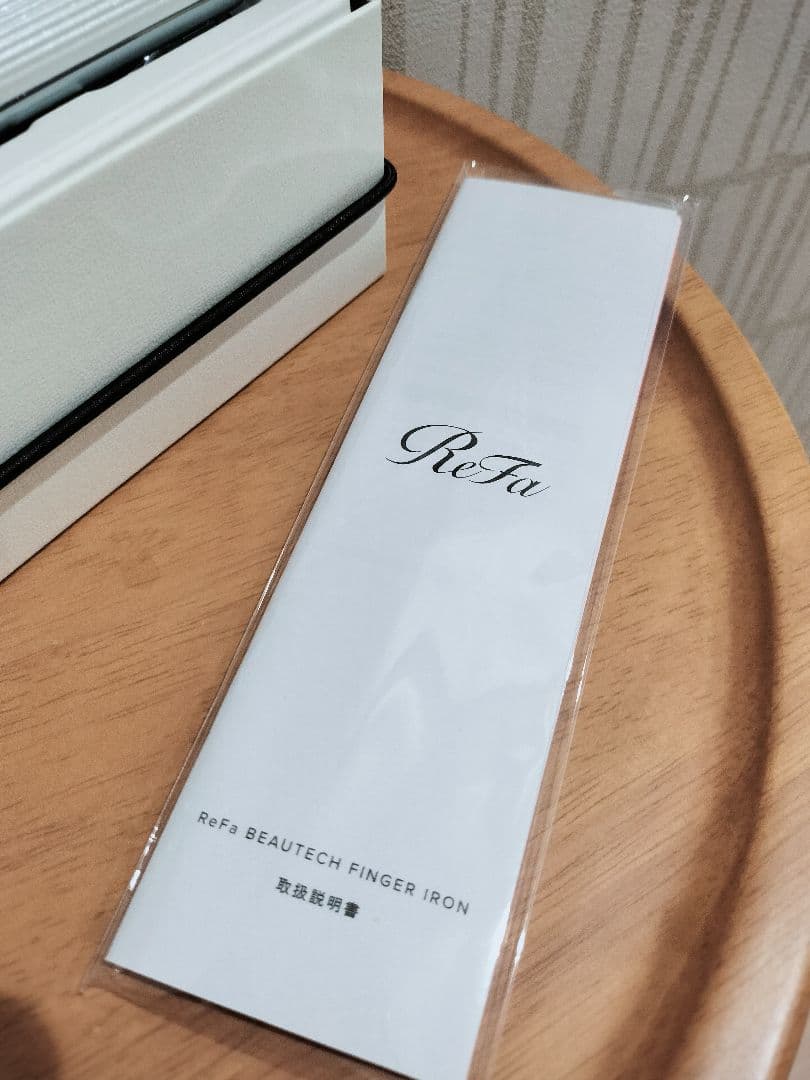リファ　フィンガーコードレスアイロン