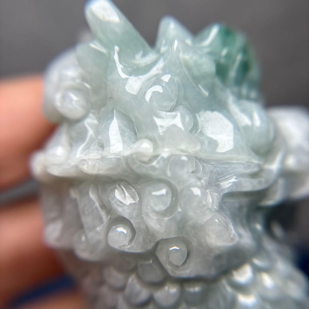 翡翠の龍彫り　12-97