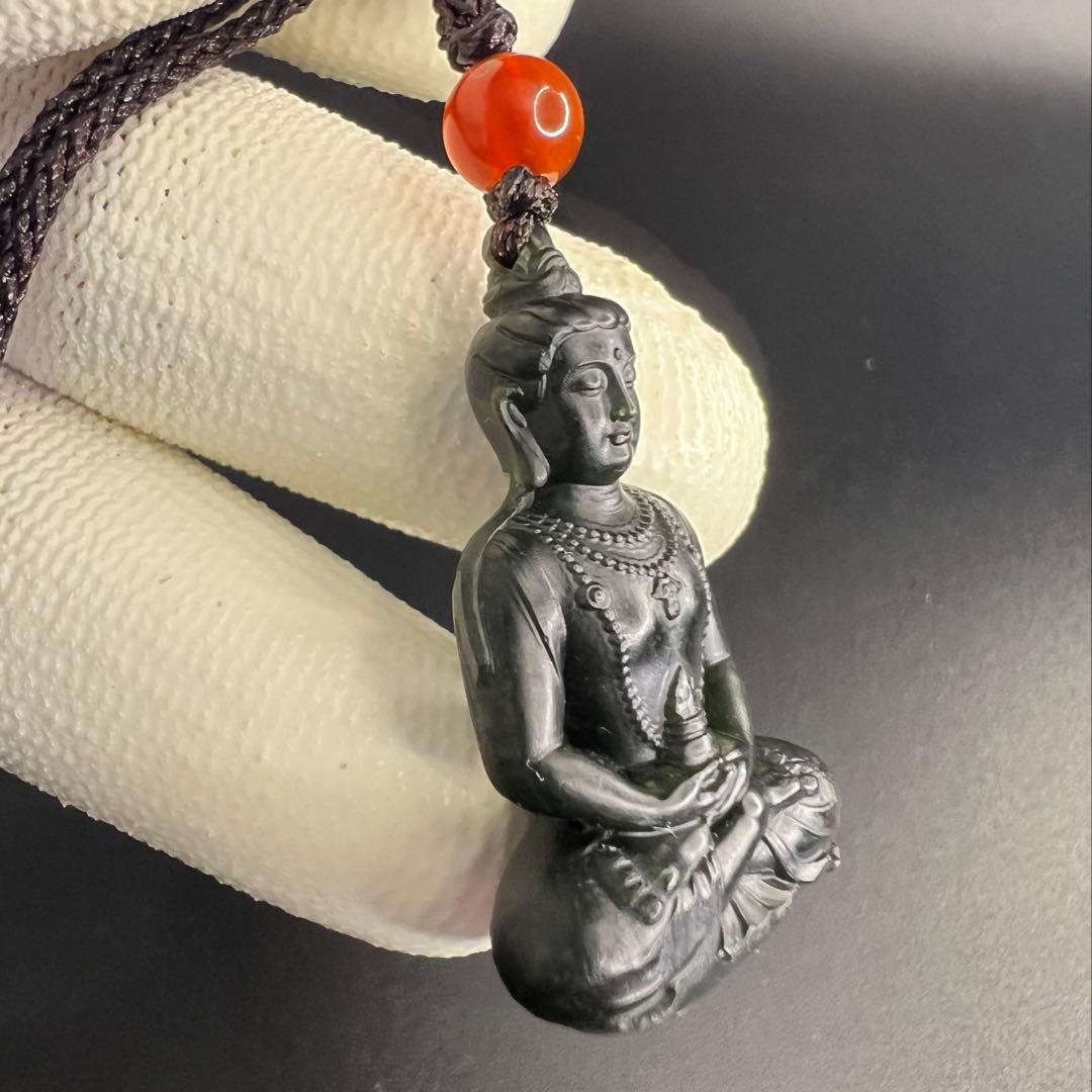 天然無処理　和田玉【塔清】緑翡仏像姿彫りのペンダントD10135