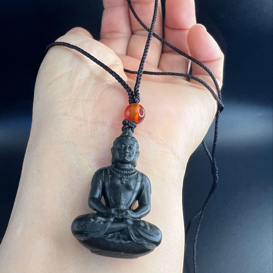 天然無処理　和田玉【塔清】緑翡仏像姿彫りのペンダントD10135