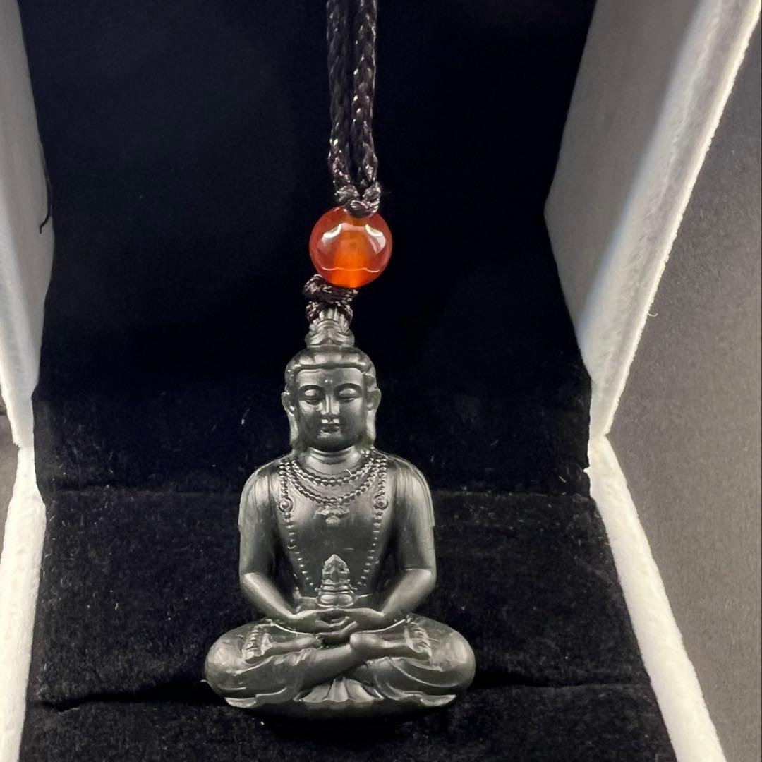 天然無処理　和田玉【塔清】緑翡仏像姿彫りのペンダントD10135