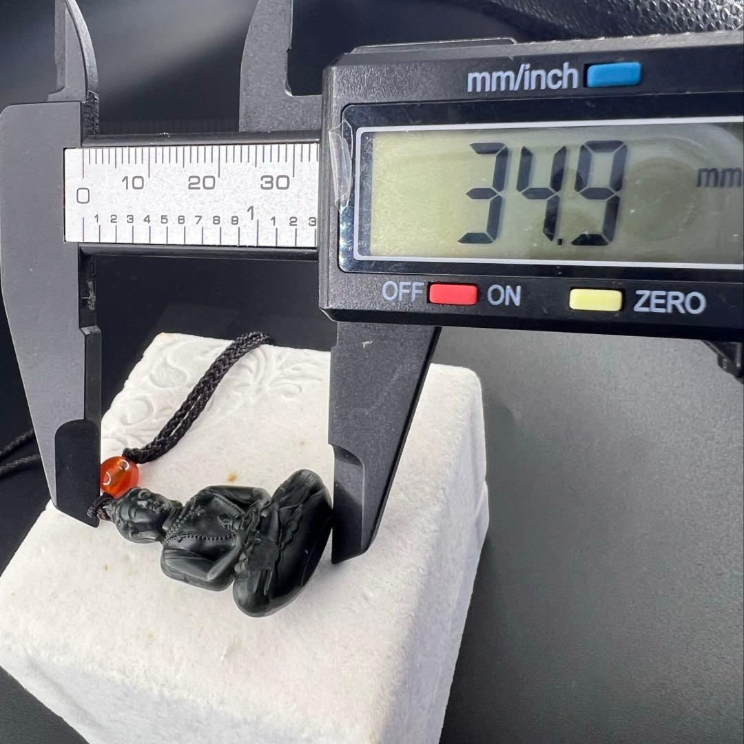 天然無処理　和田玉【塔清】緑翡仏像姿彫りのペンダントD10135