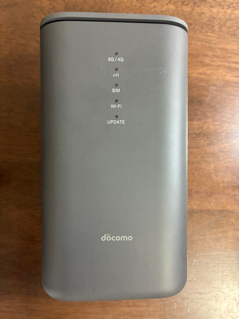 【極美品】docomo  5G HR02 ルーター