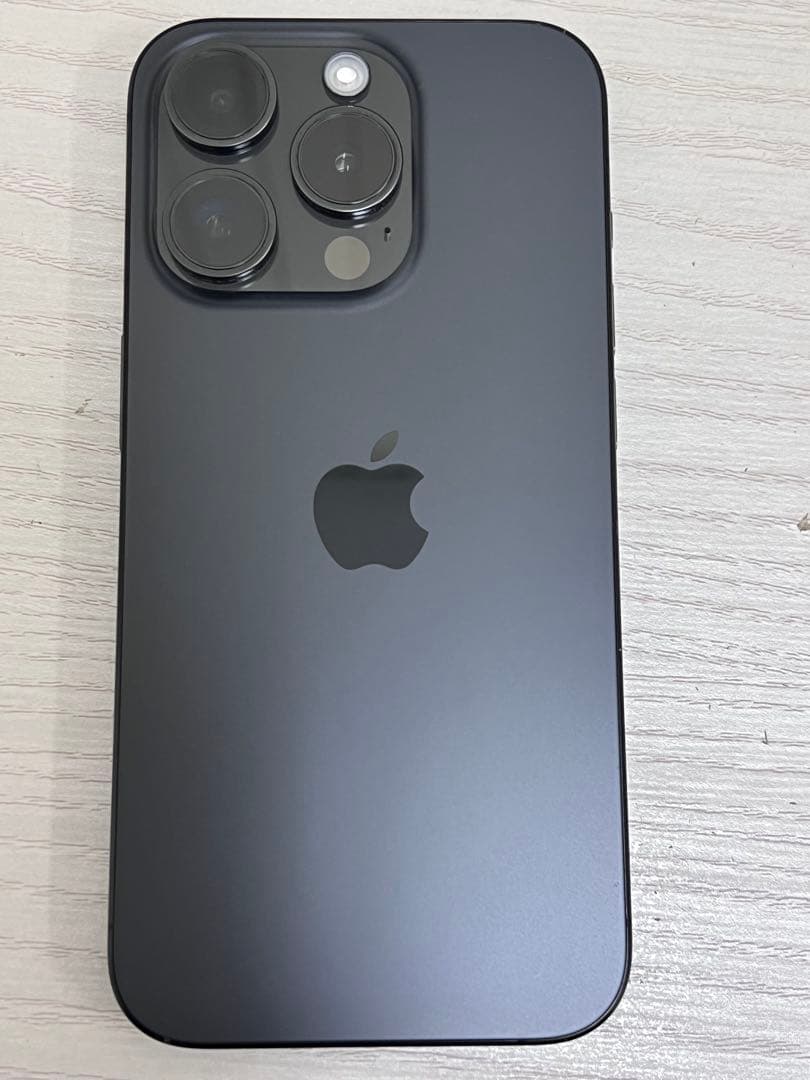 iPhone 15 Pro 512GB ブラックチタニウム ★美品★