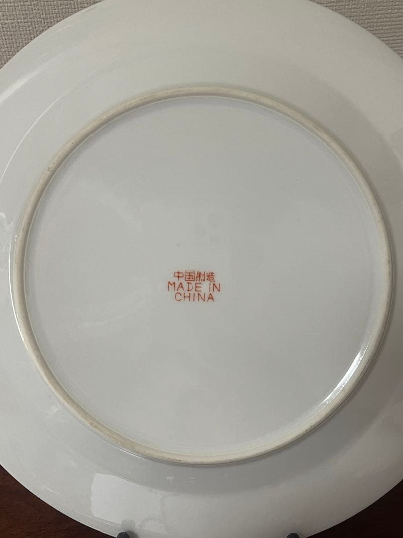 景德鎮早期中國國貨公司出品。赤色双喜柄大皿2枚。萬壽無疆柄ソーサー2枚おまけ付き