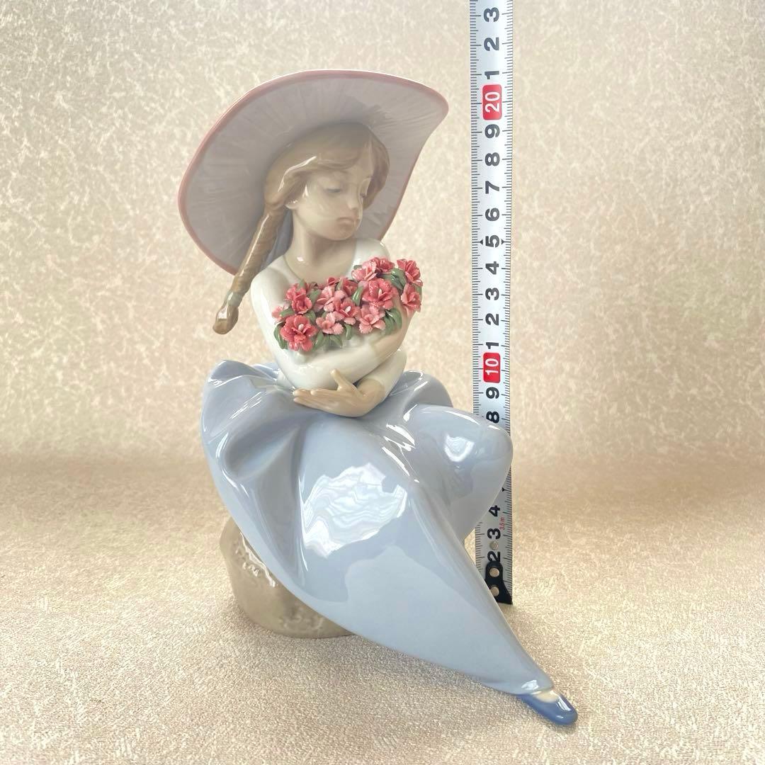 LLADRO リヤドロ 『 花の香りに包まれて 』 置物