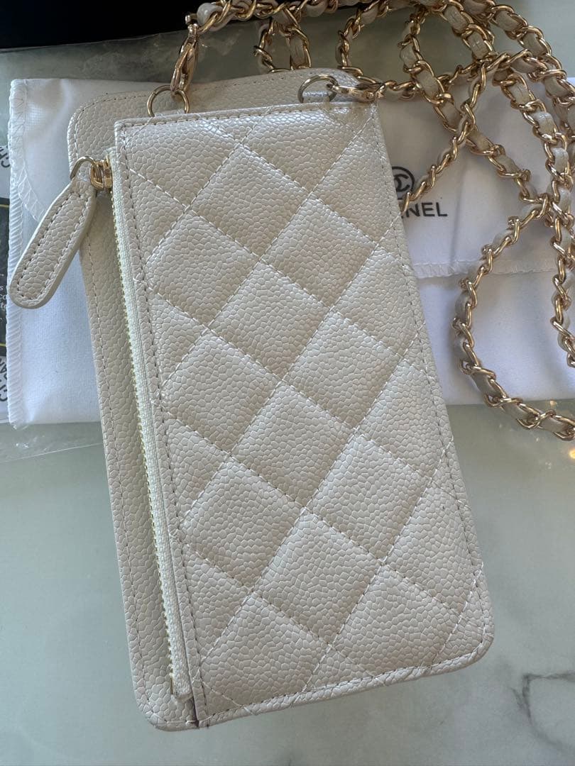 【ゆみ】新品未使用⭐️ノベルティCHANEL スマホショルダー