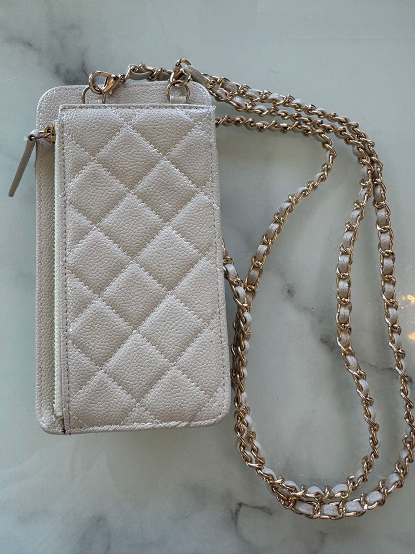 【ゆみ】新品未使用⭐️ノベルティCHANEL スマホショルダー