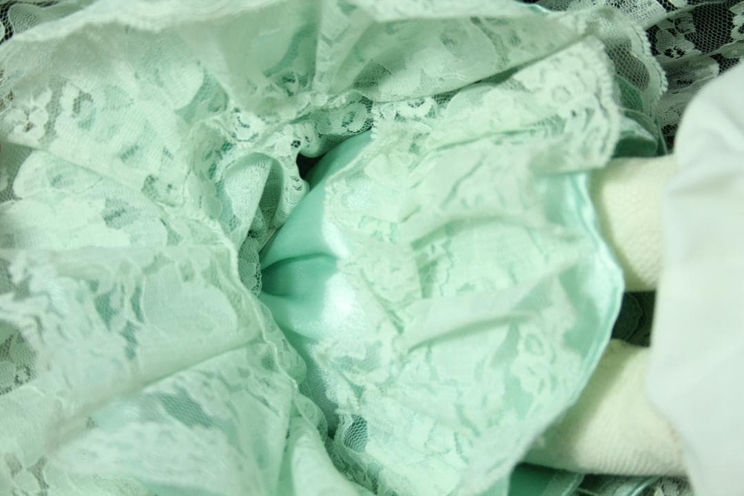 ◎ 限定ビスクドール　証明書・箱・スタンド付き 状態良好　コレクション向け 人形