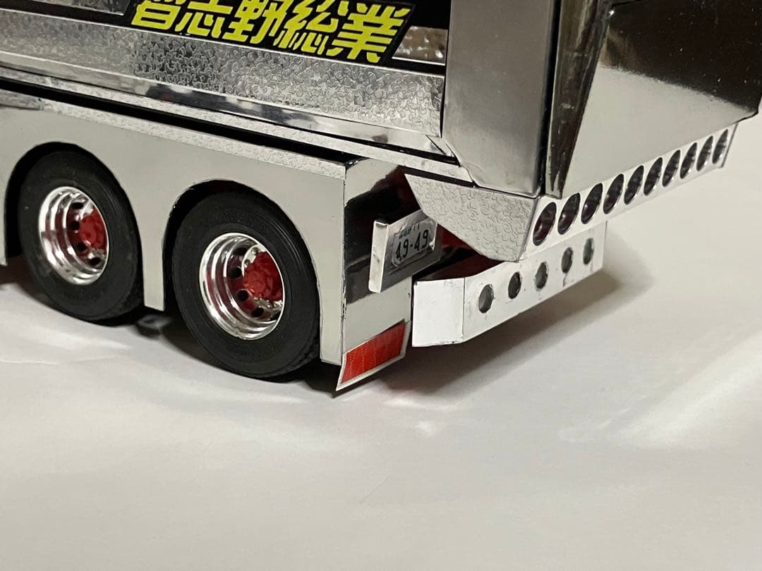 デコトラ、スーパーグレー大型ダンプ1/32スケール 黒/銀、完成品