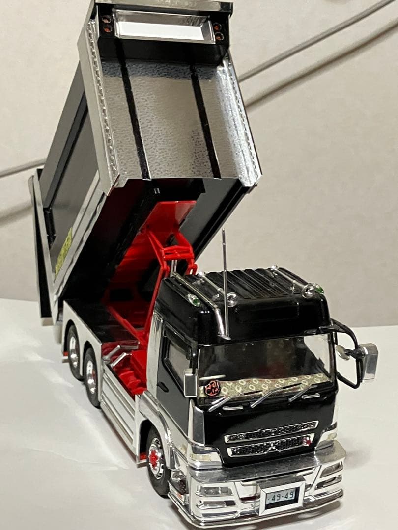 デコトラ、スーパーグレー大型ダンプ1/32スケール 黒/銀、完成品