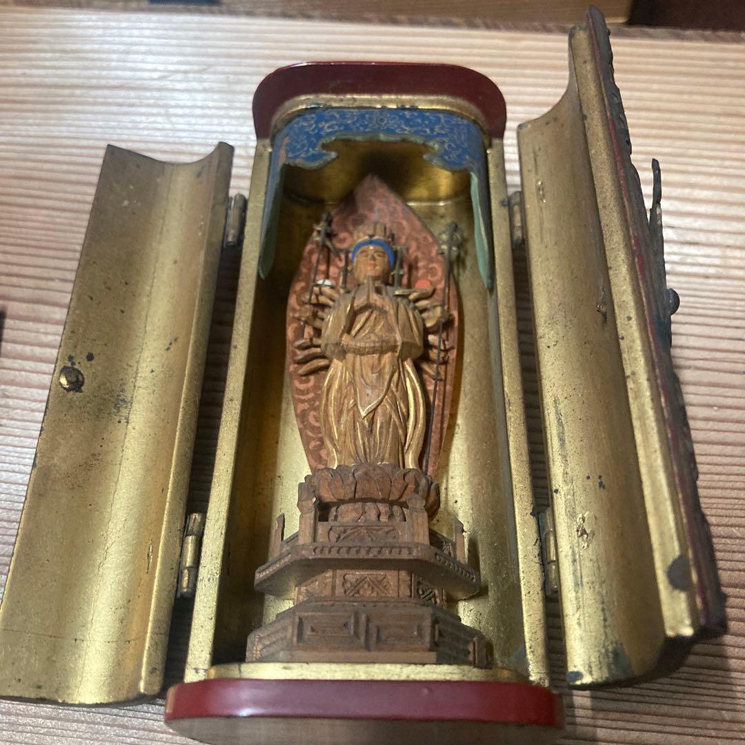 千手観音像　￼朱漆塗厨子入　木彫　彩色