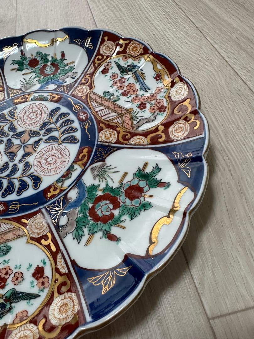 有田焼　秀峰窯　大皿　金彩染錦花鳥文輪花　34cm