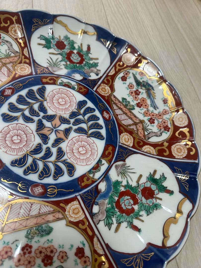 有田焼　秀峰窯　大皿　金彩染錦花鳥文輪花　34cm