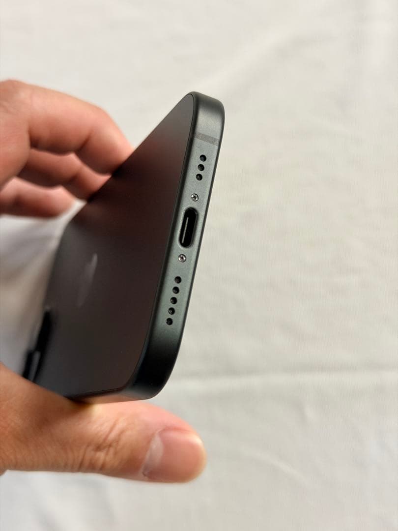 【極美品】Apple iPhone 15 ブラック 本体