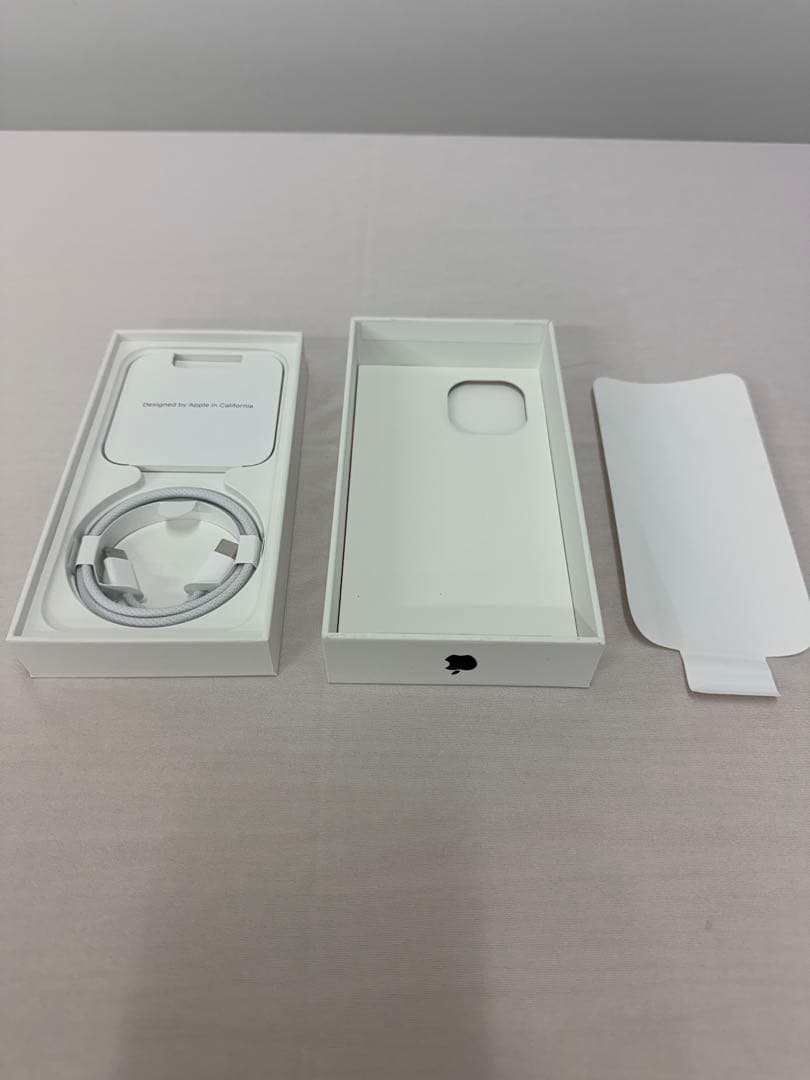 【極美品】Apple iPhone 15 ブラック 本体