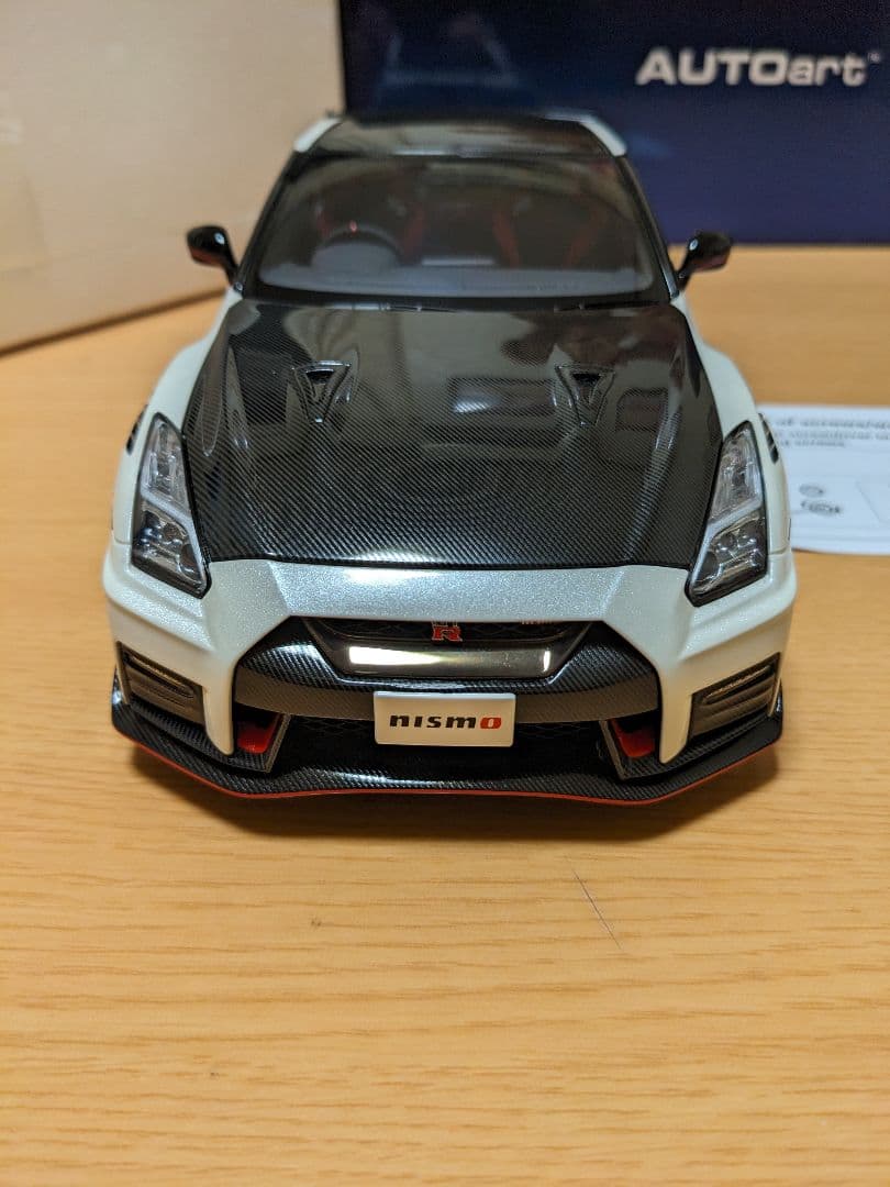 オートアート1/18　ニッサン GT-R(R35) ニスモ