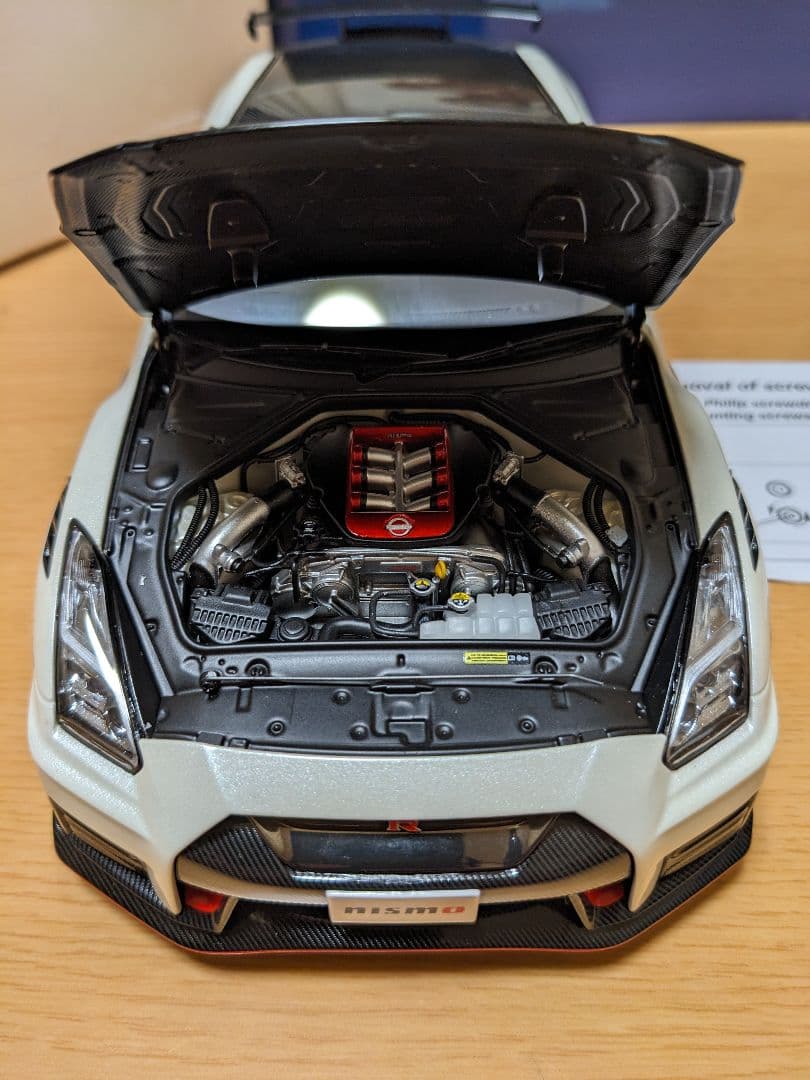オートアート1/18　ニッサン GT-R(R35) ニスモ