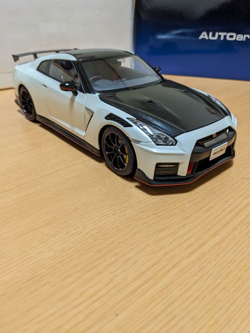 オートアート1/18　ニッサン GT-R(R35) ニスモ