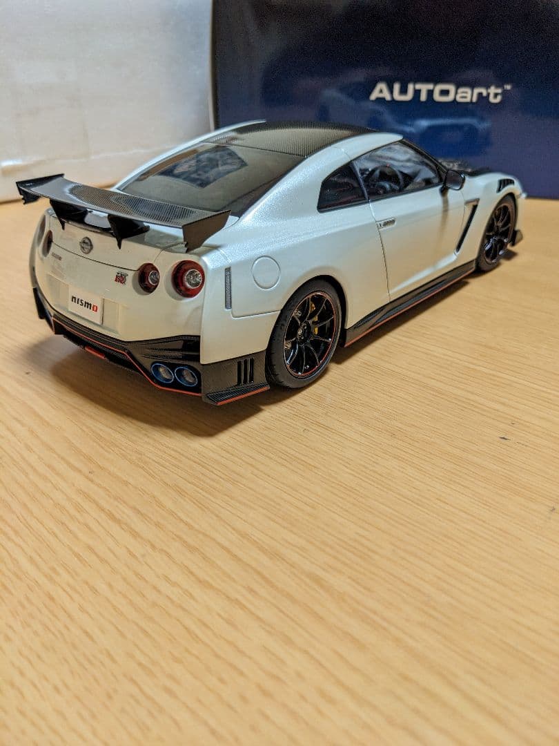 オートアート1/18　ニッサン GT-R(R35) ニスモ