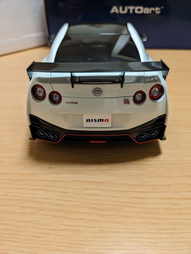 オートアート1/18　ニッサン GT-R(R35) ニスモ