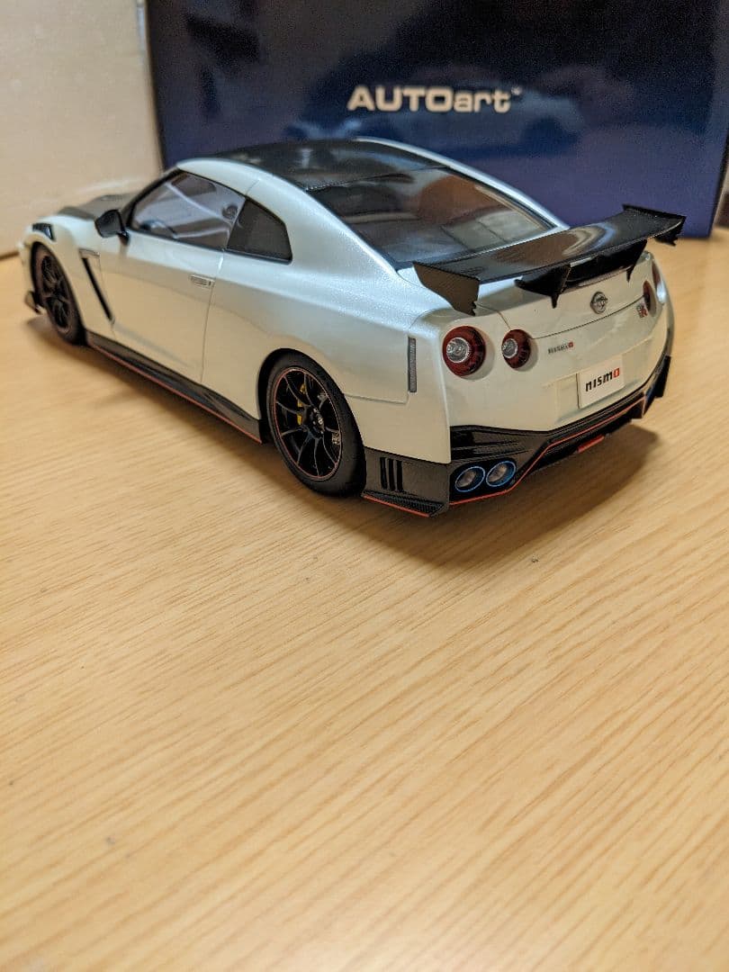 オートアート1/18　ニッサン GT-R(R35) ニスモ