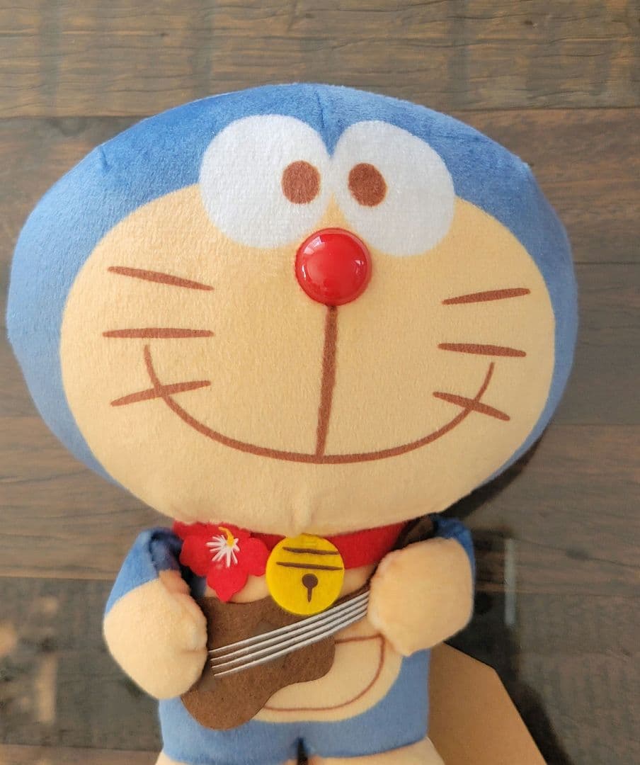 【新品ハワイ限定】日焼けドラえもん ぬいぐるみ マスコットウクレレ ハイビスカス