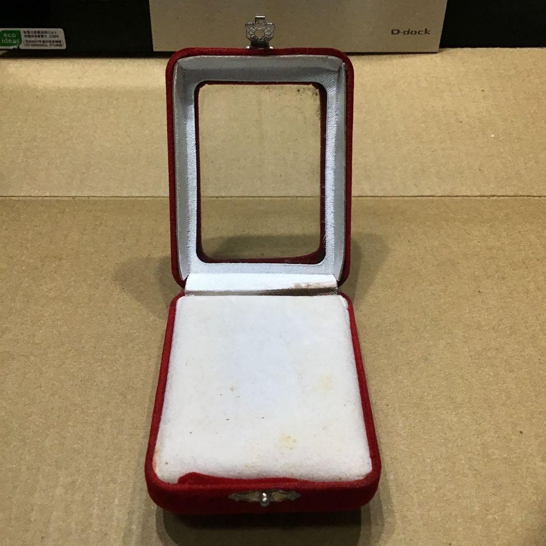 翡翠の彫刻ネックレス