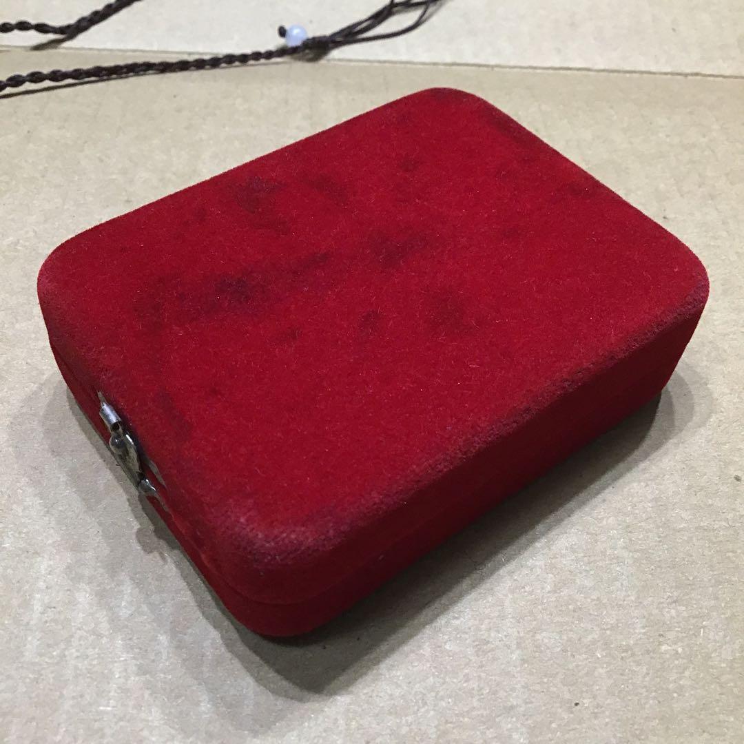 翡翠の彫刻ネックレス