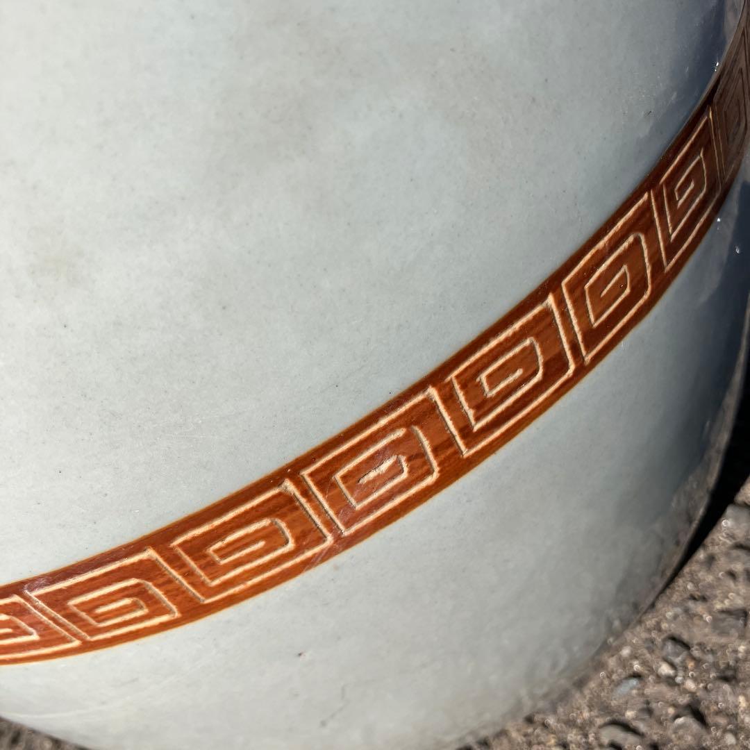 A-1 ②火鉢 睡蓮鉢 めだか鉢 金魚鉢 陶器製 雷紋 染付 大型 骨董 古道具