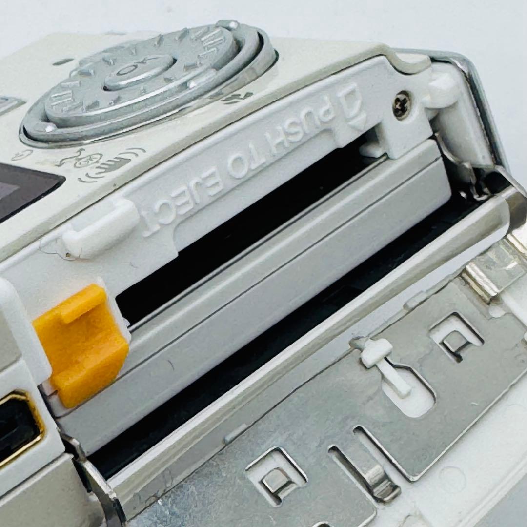 【動作確認済】Nikon COOLPIX S8 ホワイト（充電器クレイドル付き）