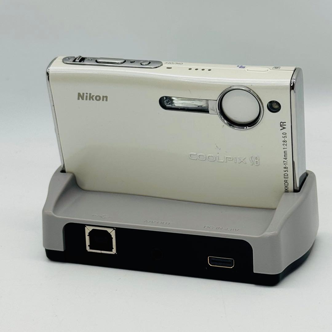 【動作確認済】Nikon COOLPIX S8 ホワイト（充電器クレイドル付き）