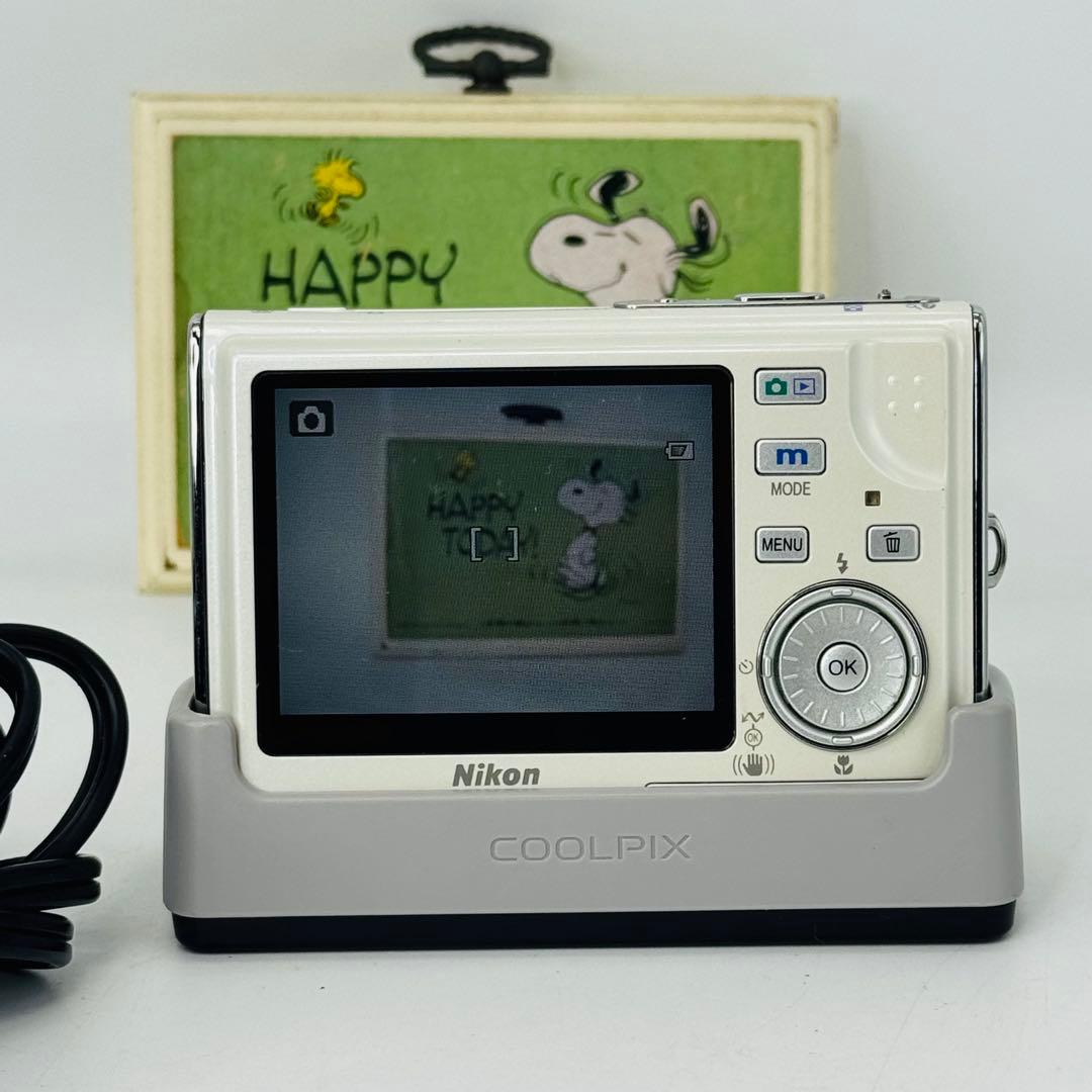 【動作確認済】Nikon COOLPIX S8 ホワイト（充電器クレイドル付き）