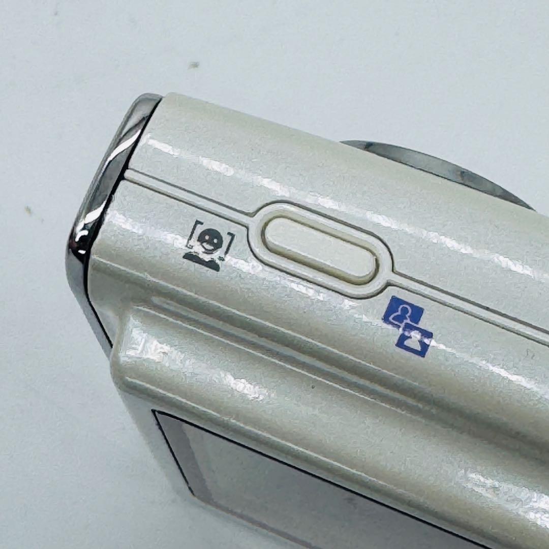 【動作確認済】Nikon COOLPIX S8 ホワイト（充電器クレイドル付き）