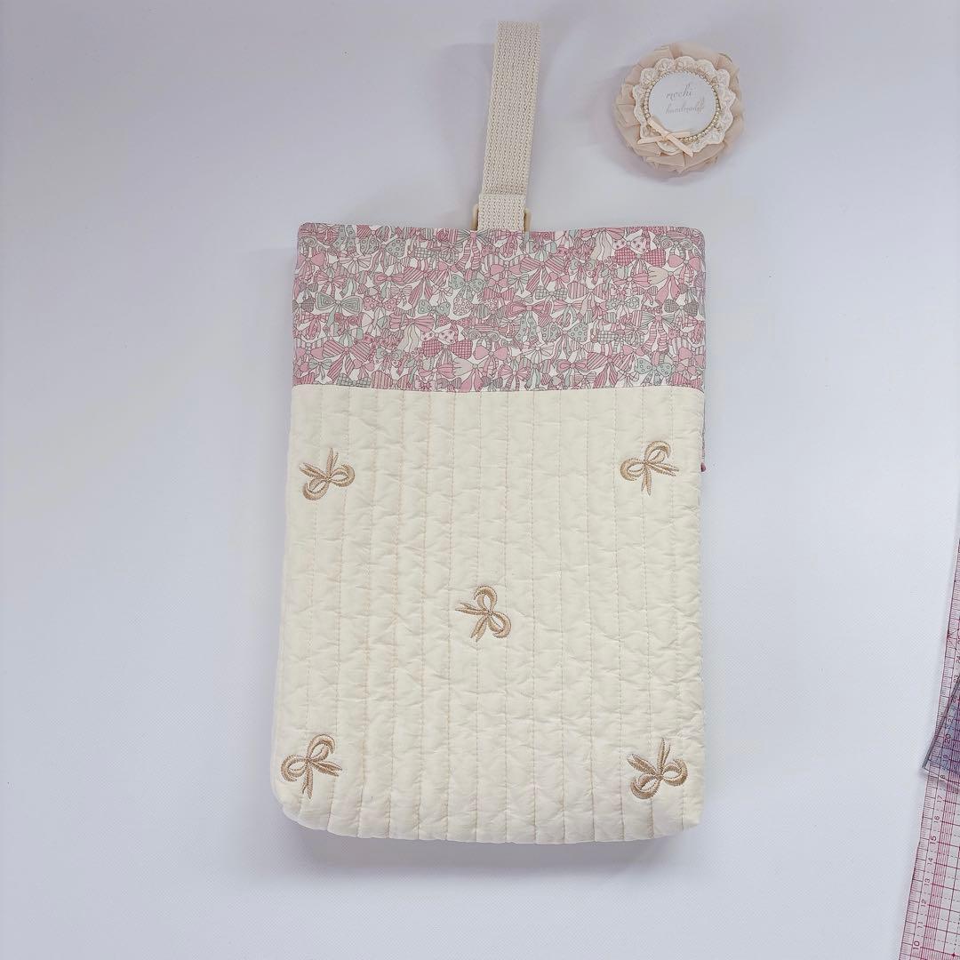 ちな様　レッスンバッグ　上履き袋　体操着袋　ヌビ　キルト　いちご　刺繍生地