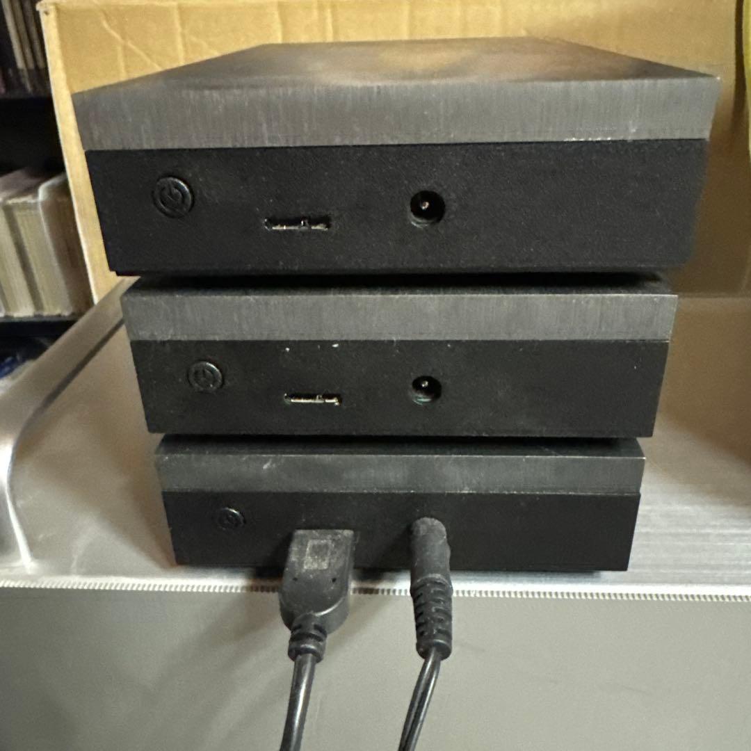 中古USB HDD4TBx３台、ACとUSBケーブルは1式のみ。消去済み。