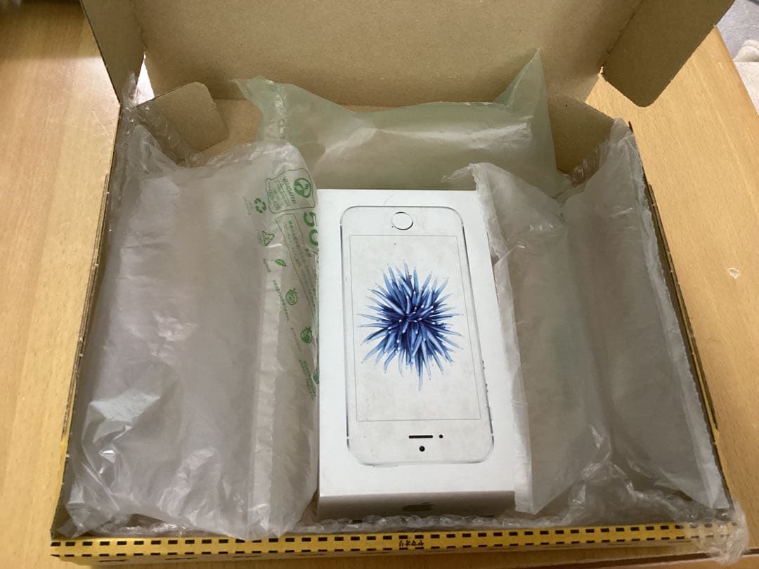 iPhone SE第一世代　シルバー 本体　64GB バッテリー８０%