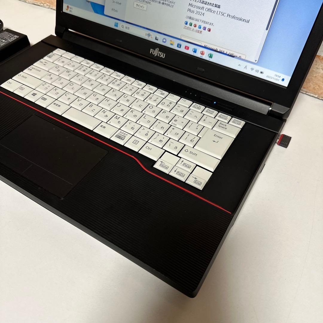 富士通ノート PC Core i3 SSD Windows 11 オフィス付き