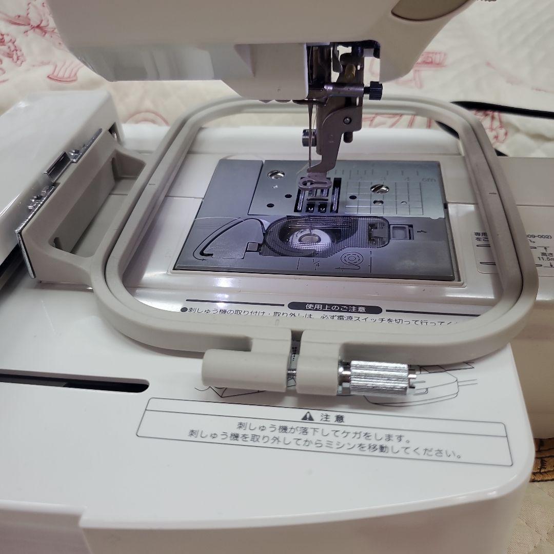 BROTHER刺繍機つきミシンです。