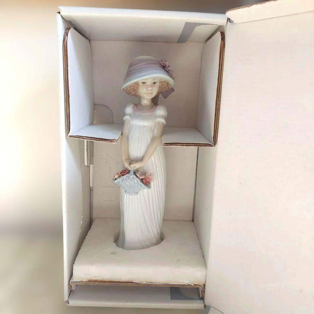 リヤドロ人形　LLADRO 【Little Lady 】
