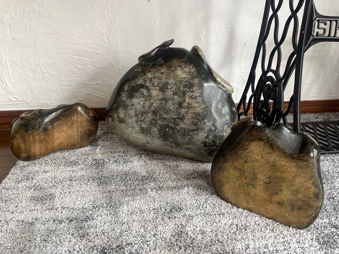 黒と金色の蛇柄彫刻　オブジェ3点セット