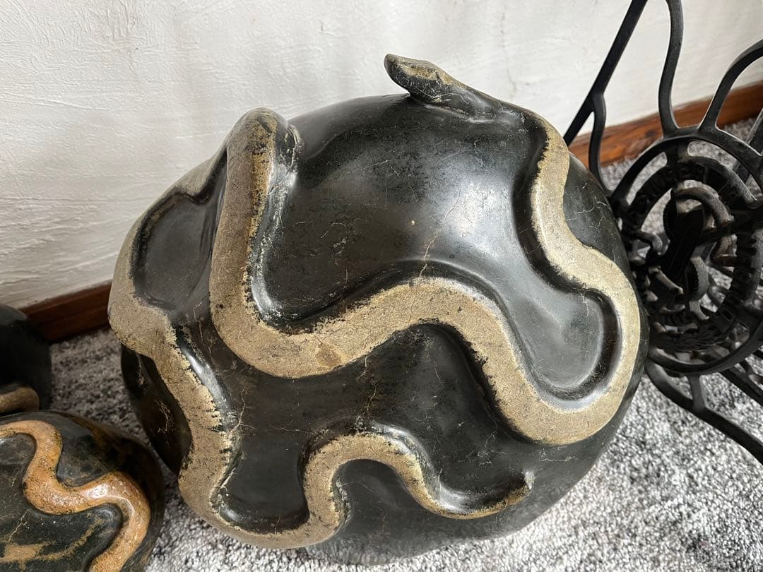 黒と金色の蛇柄彫刻　オブジェ3点セット