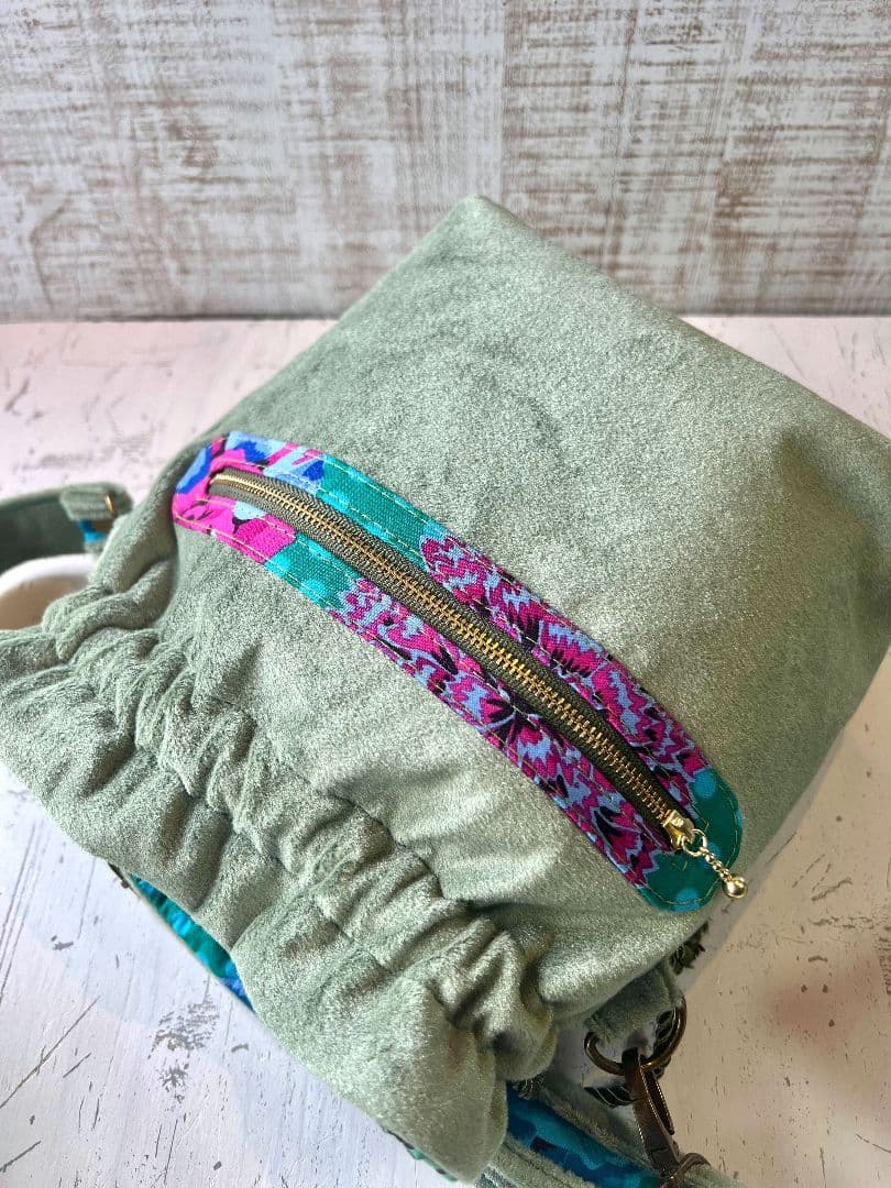 ライトグリーンベロア♡アンブレラフラワー刺繍のワンハンドル巾着バッグ♡