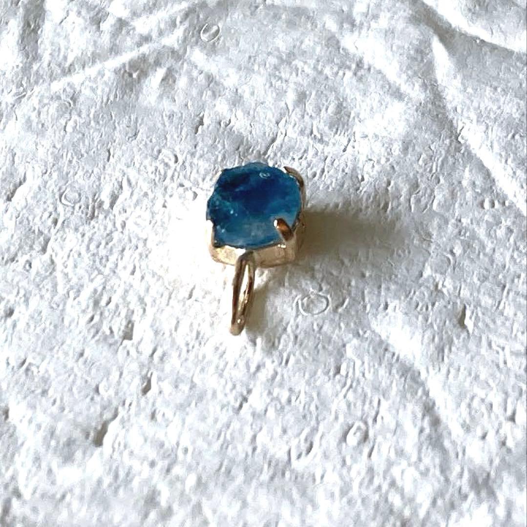 【ソ付】ユークレース原石10金ペンダントトップ（丸）