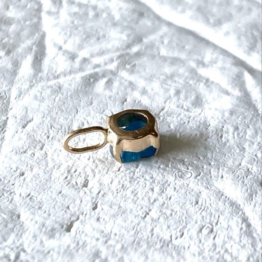 【ソ付】ユークレース原石10金ペンダントトップ（丸）